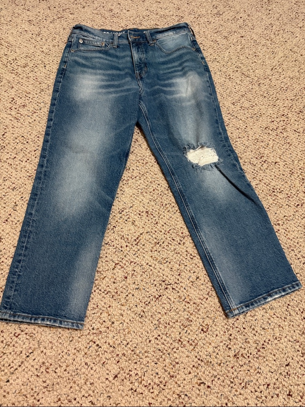 Classic Women's  Blue Straight-Leg Jeans with Distressed Knee
